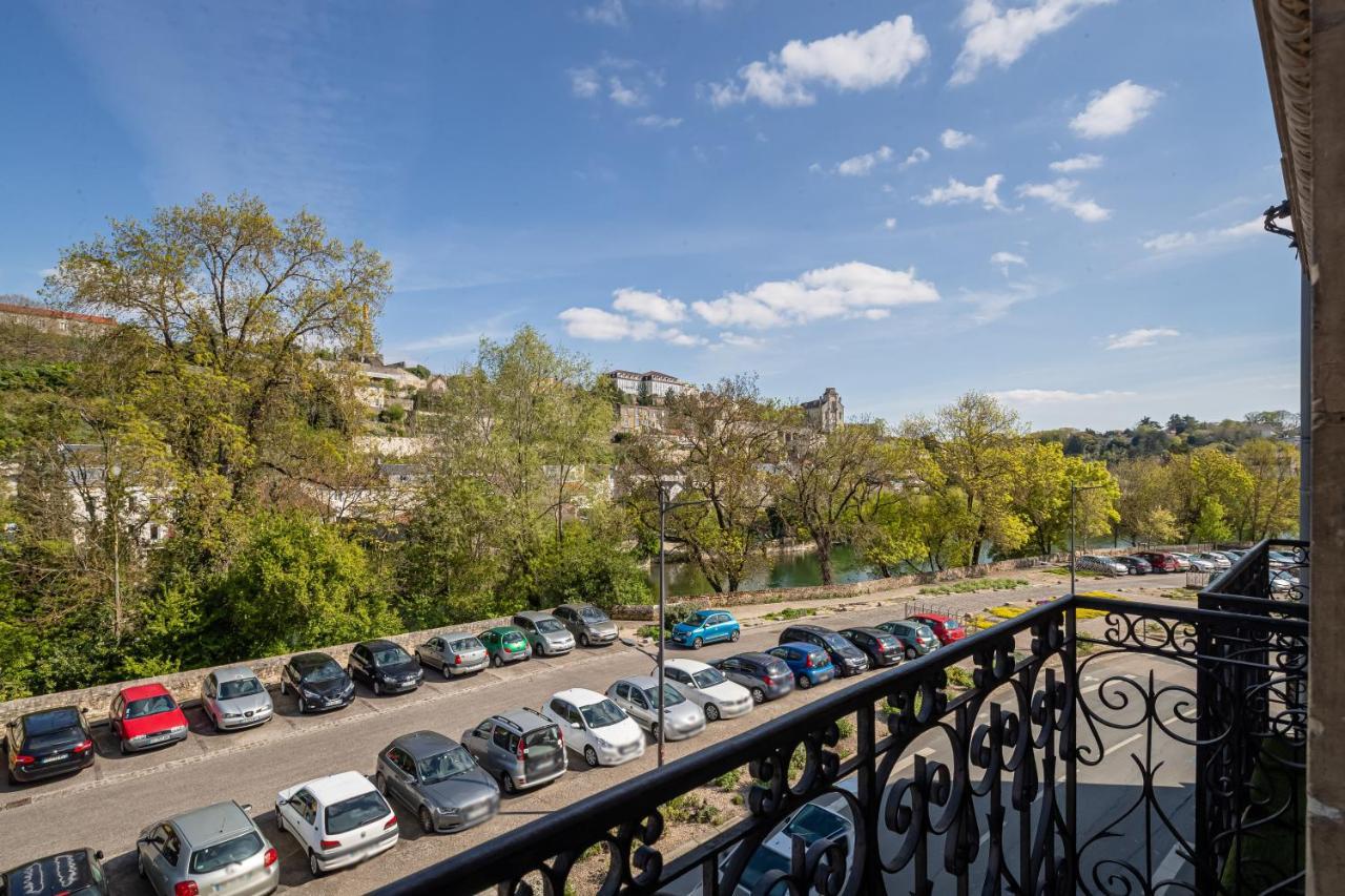 Superbe Appartement Dans Le Centre Historique Poitiers Zewnętrze zdjęcie